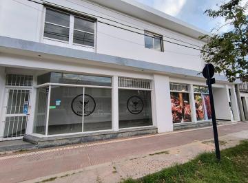 Local comercial · 149m² · 4 Ambientes · Local con Departamento en Zona Comercial