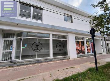 Local comercial · 149m² · 4 Ambientes · Local con Departamento en Zona Comercial