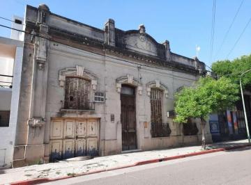 Casa · 281m² · 5 Ambientes · 1 Cochera · San Martin 779