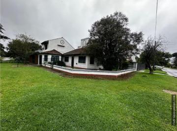 Casa · 170m² · 5 Ambientes · 1 Cochera · Casa en Venta - 4 Dorm. 3 Baños - Mar del Plata