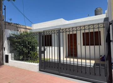 Casa de 4 ambientes, Río Cuarto · Casa en Venta Excelente Estado