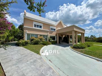 Casa · 967m² · 10 Ambientes · 4 Cocheras · Casa en Venta en Las Delicias
