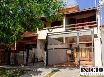 Departamento de 4 ambientes, San Bernardo · Tríplex Amplio en Zona Residencial - C1006