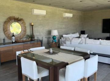 Casa · 550m² · 4 Dormitorios · 2 Cocheras · Casa en Venta en Exclusivo Barrio La Vacherie