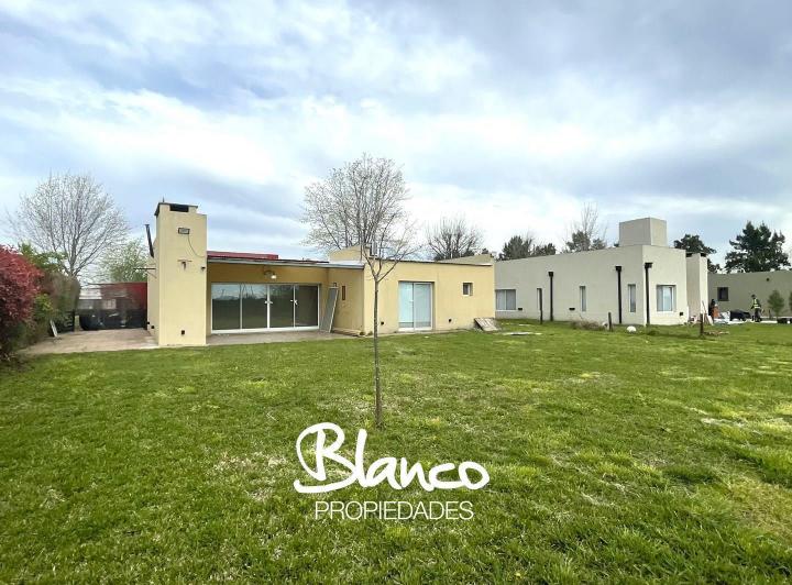 Casa · 120m² · 4 Ambientes · 2 Cocheras