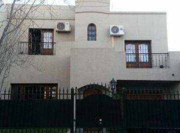 Casa · 184m² · 3 Dormitorios · 2 Cocheras · Casa en Temperley Oeste