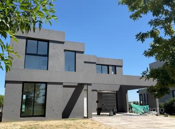 Casa · 200m² · 5 Ambientes · 3 Cocheras · Casa en Venta en El Canton Golf - Maroto Propiedades