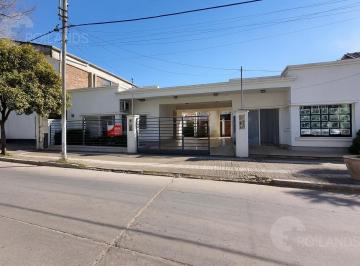 Casa · 177m² · 4 Ambientes · 2 Cocheras · Venta Vivienda Mas Local Profesional/comercial 2 Cocheras en El Centro de Cañuelas