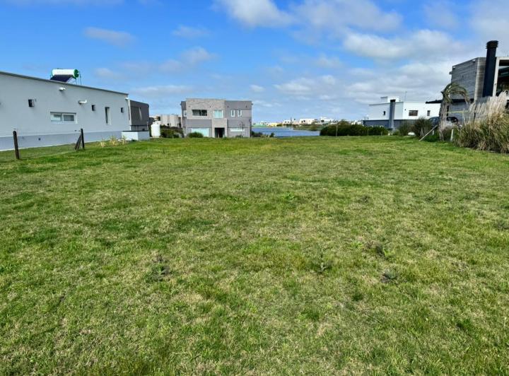 Terreno · 818m²