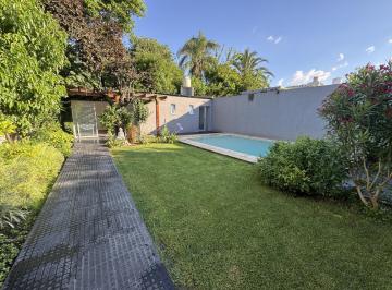 Casa · 180m² · 8 Ambientes · Casa Venta