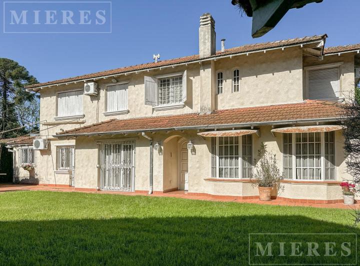 Terreno · 270m² · 4 Dormitorios · 4 Cocheras