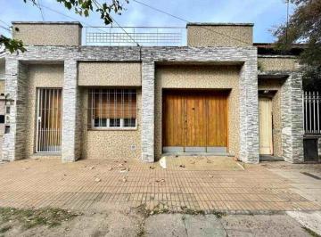 Casa de 3 ambientes, Avellaneda · Casa Tipo PH Al Frente con Entrada Independiente de La Calle y Cochera Propia.