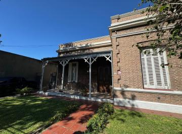 Casa · 311m² · 8 Ambientes · 8 Cocheras · Casa en Temperley Oeste