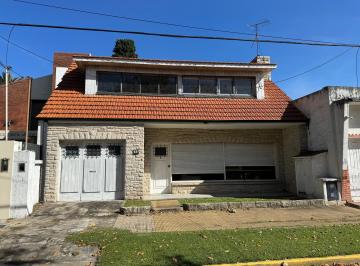 Casa · 199m² · 5 Ambientes · 1 Cochera · Casa en Temperley Este