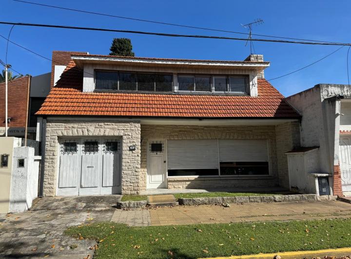Casa · 199m² · 5 Ambientes · 1 Cochera