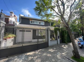 Casa · 207m² · 4 Ambientes · 2 Cocheras · Casa en Banfield Oeste