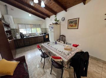 Casa · 55m² · 3 Ambientes · Venta Casa Pasillo Dos Dorm. Planta Alta en Refineria