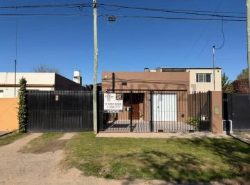 Casa · 212m² · 6 Ambientes · 5 Cocheras · Venta de Casa 2 Plantas con Local y Galpon del Pampa 240 - San Antonio de Areco