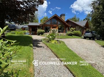Casa · 2300m² · 5 Ambientes · 3 Cocheras · Venta Casa 250 m² Lote de 2300 m² con Piscina Climatizada Barrio Paseo del Cipres Villa La Angostura