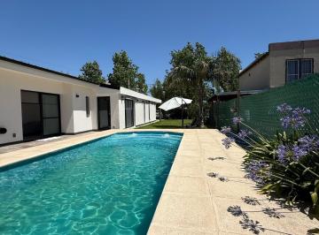 Casa · 180m² · 5 Ambientes · 2 Cocheras · Casa en Venta en Tierra de Sueños 3