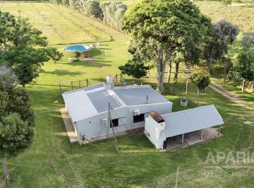 Quinta vacacional · 40000m² · 4 Ambientes · 3 Cocheras · 4 Ha en Venta