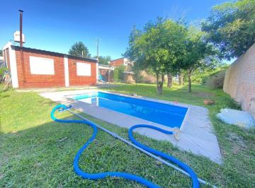 Casa · 130m² · 4 Ambientes · Casa en Godoy 2 Dorm. - Pileta - Cochera - Quincho