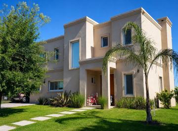 Casa · 200m² · 4 Ambientes · 2 Cocheras · Casa en Venta en Ayres Plaza, Pilar, G. B. a. Zona Norte