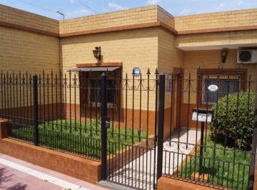 Casa de 4 ambientes, Lomas de Zamora · Casa en Venta con Fondo Garage y Departamento 2 Ambientes en Lomas de Zamora