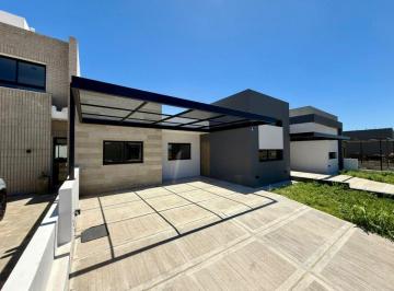 Casa · 135m² · 5 Ambientes · 2 Cocheras · Casa en Venta Docta!