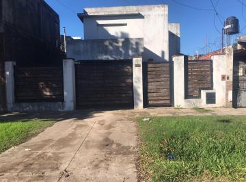 Casa · 160m² · 5 Ambientes · 1 Cochera · Venta - Casa 3 Dorm., Cochera y Jardín. Fisherton, Rosario.