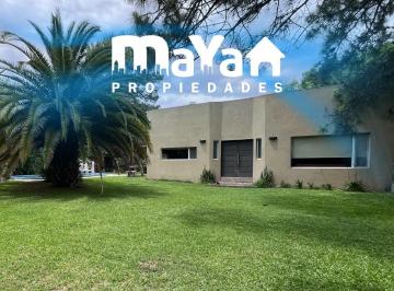 Casa · 103m² · 4 Ambientes · 1 Cochera · Hermosa Casa Quinta en Venta