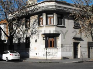 Casa · 210m² · 8 Ambientes · Casa de Estilo en Venta La Plata