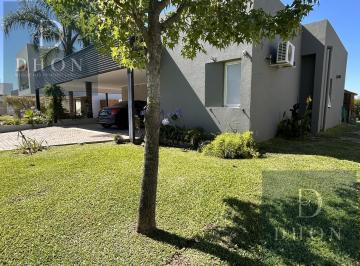 Casa · 134m² · 3 Dormitorios · 6 Cocheras · Casa en Aires del Llano
