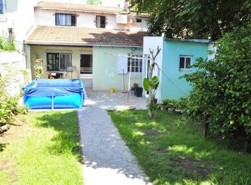 Casa · 145m² · 5 Ambientes · 1 Cochera · Venta Casa 5 Ambientes en Burzaco con Jardin y Cochera