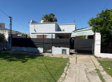 Casa de 5 ambientes, Lanús · Casa con 2 Habitaciones y 250 m² en Venta en Lanus