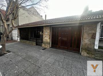 Casa · 170m² · 3 Ambientes · 1 Cochera · Casa en Venta - 2 Dorm. 1 Baño - Mar del Plata