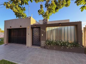 Casa · 150m² · 5 Ambientes · 2 Cocheras · Amplia Propiedad con Quincho y Pileta - Usd 105.000