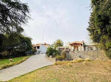 Casa · 250m² · 5 Ambientes · 4 Cocheras · Casa en Venta de 3 Dorm., Apto Crédito - Talar de Mendiolaza