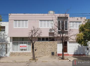 Casa · 171m² · 7 Ambientes · 2 Cocheras · Casa en Venta de 4 Dorm. con Cochera, Apto Credito - Cofico