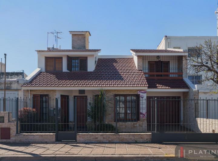 Casa en venta en Ayacucho · 6 ambientes