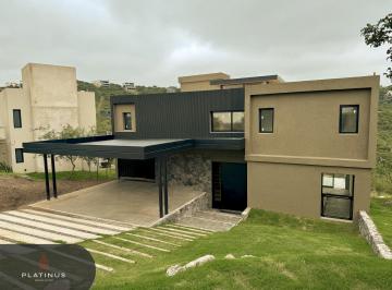 Casa · 280m² · 8 Ambientes · 2 Cocheras · Casa en Venta - Country La Deseada