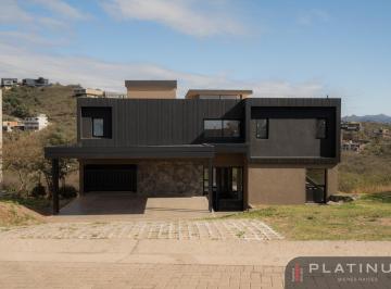 Casa · 280m² · 5 Ambientes · 2 Cocheras · Casa en Venta de 3 Dorm. con Cochera Doble - Country La Deseada