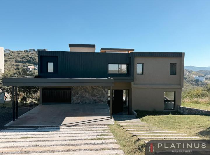 Casa · 280m² · 5 Ambientes · 2 Cocheras