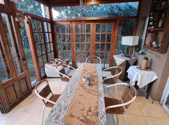 Casa · 211m² · 5 Ambientes · 2 Cocheras
