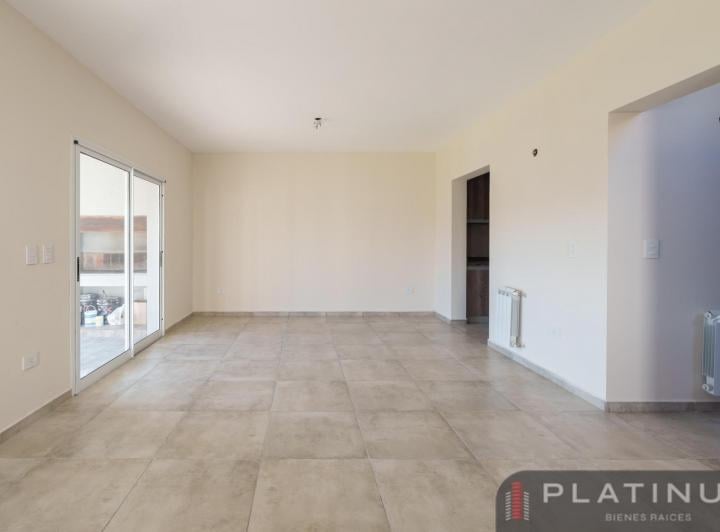 Casa · 210m² · 4 Ambientes · 2 Cocheras