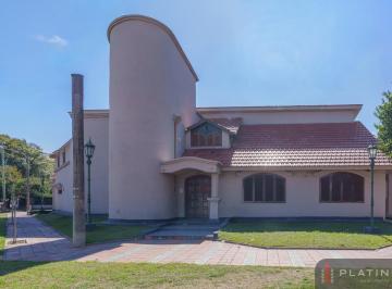 Casa · 688m² · 15 Ambientes · 5 Cocheras · Casa en Venta de 8 Dorm., 688 m², Apto Crédito - Barrio Cerro Chico