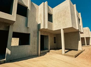 Casa · 110m² · 5 Ambientes · 2 Cocheras · Housing - Duplex en Venta de 2 Dorm. Escritorio - Villa Allende