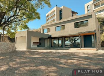 Casa · 320m² · 5 Ambientes · 2 Cocheras · Casa de 3 Dorm. en Construccion - La Cuesta