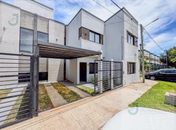 Casa · 80m² · 3 Ambientes · 1 Cochera · Duplex de 2 Dorm. en Venta