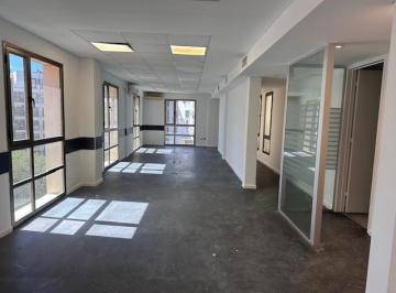 Oficina comercial · 190m² · 3 Ambientes · 1 Cochera · Oficina de Categoría con Excelente Luz Natural - Excelente Zona Entre Recoleta y Retiro